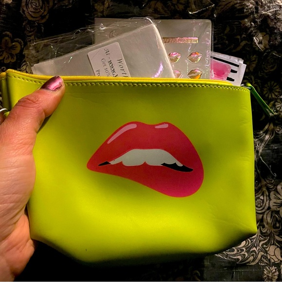 Lipsense Tips & Tricks Starter Kit - Picture 1 of 6